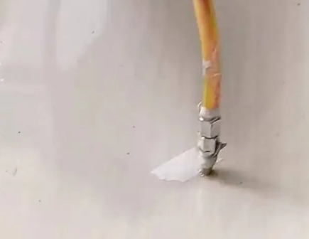 灵宝瓷砖空鼓维修公司专业解答在瓷砖铺贴过程中，如果使用的砂料过粗（如全部使用了粗砂），可能会导致以下问题